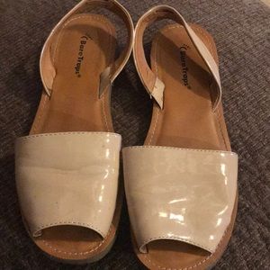 Bare traps sandals